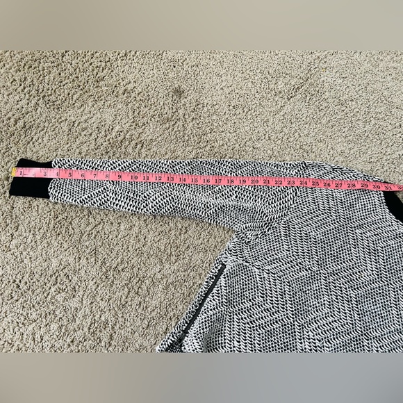 Peace Love World Monochrome Patterned Sweatshirt - Picture 5 of 13